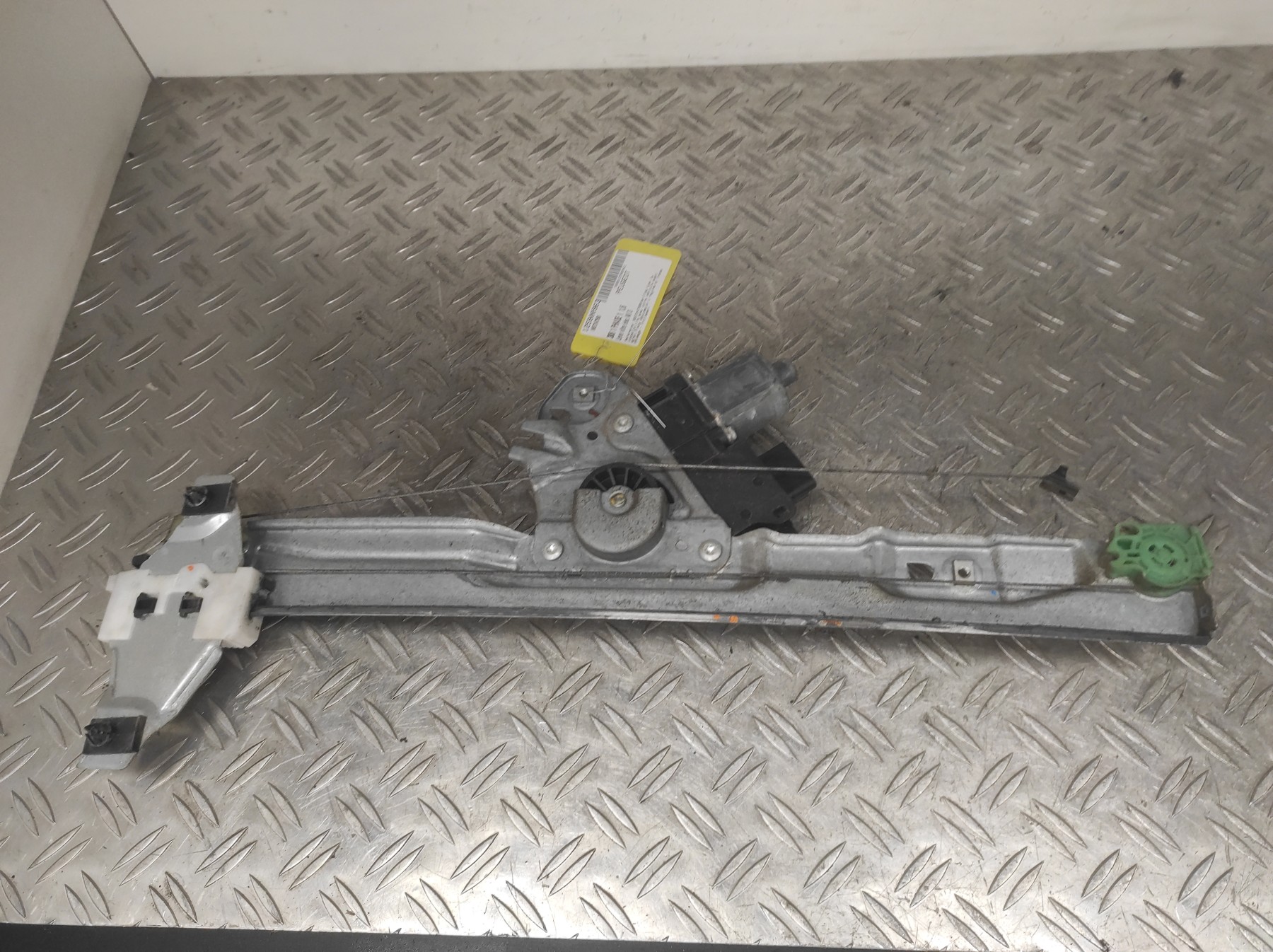 Leve vitre electrique avant droit PEUGEOT 308 1 PHASE 1 – 9657247580