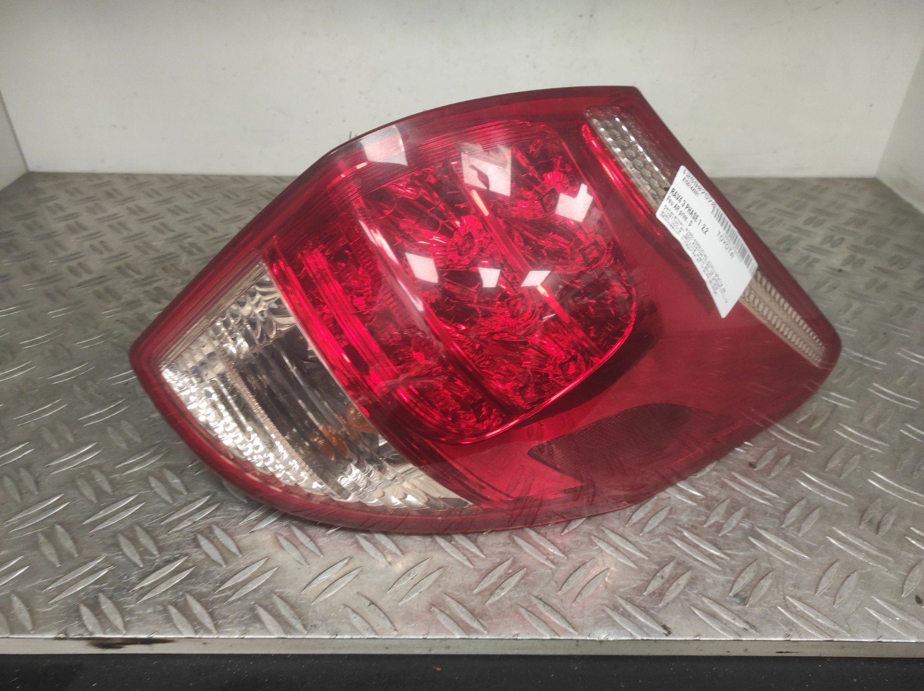 Feu arriere principal droit (feux) TOYOTA RAV4 3 PHASE 1 – 8155142091