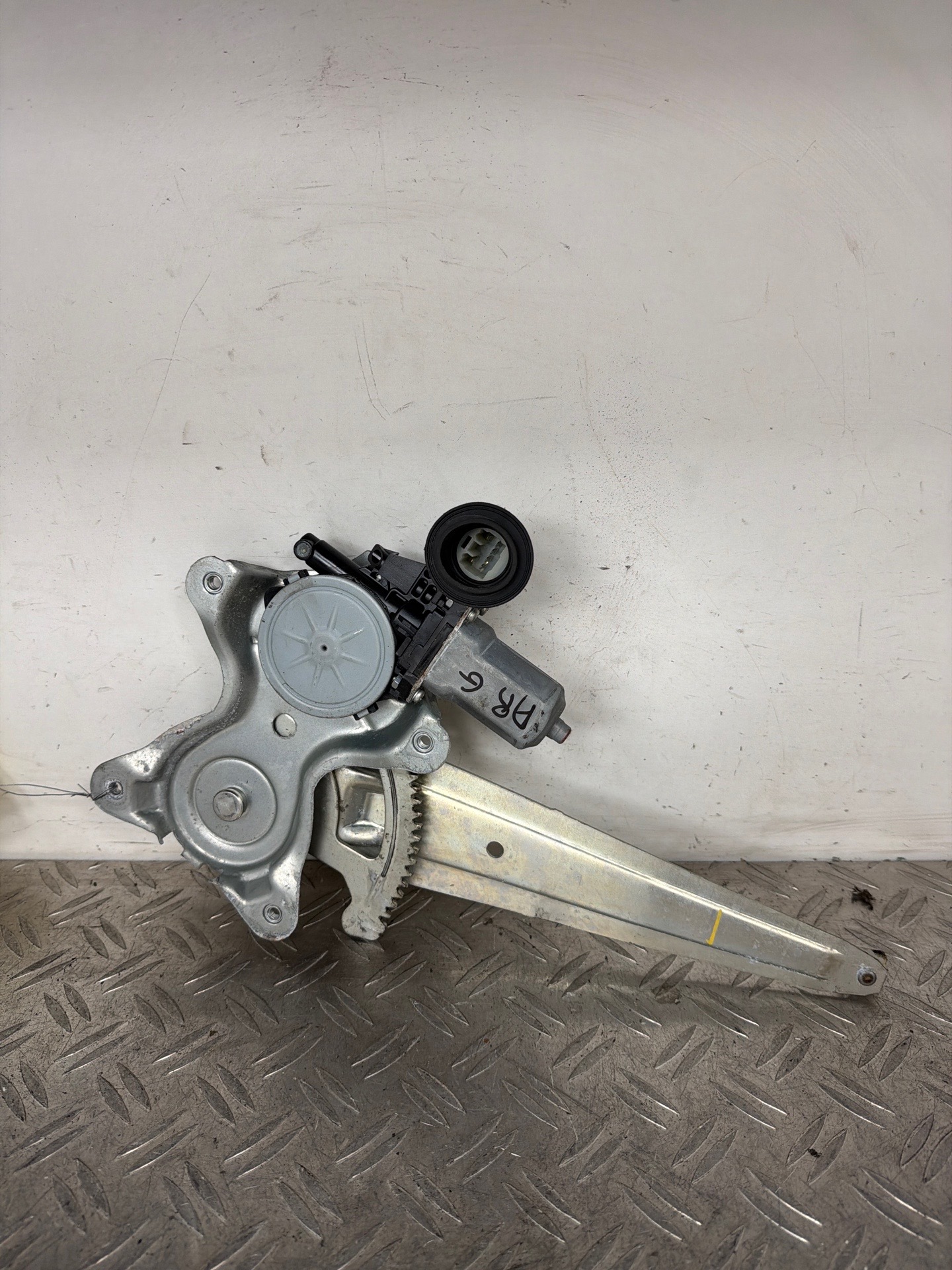 Leve vitre electrique arriere gauche TOYOTA RAV4 3 PHASE 1 – 8571035180