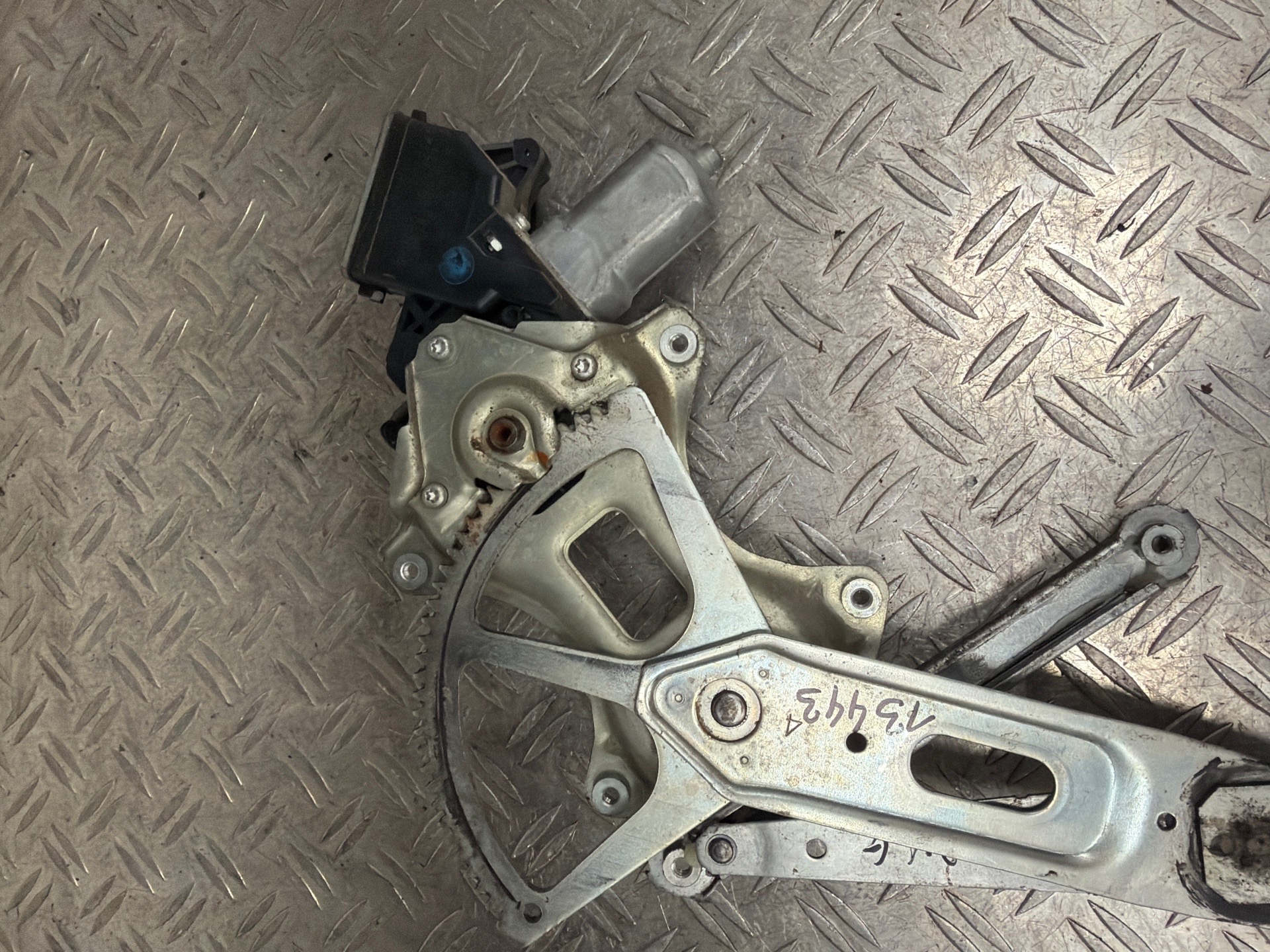 Leve vitre electrique avant gauche TOYOTA RAV4 3 PHASE 1 – 42252010540