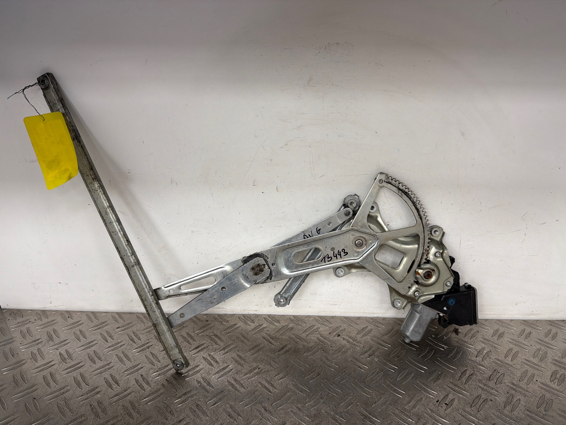 Leve vitre electrique avant gauche TOYOTA RAV4 3 PHASE 1 – 42252010540