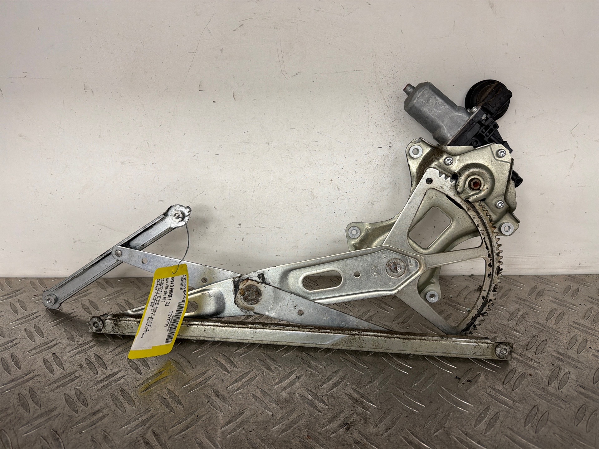 Leve vitre electrique avant droit TOYOTA RAV4 3 PHASE 1 – 8571035180