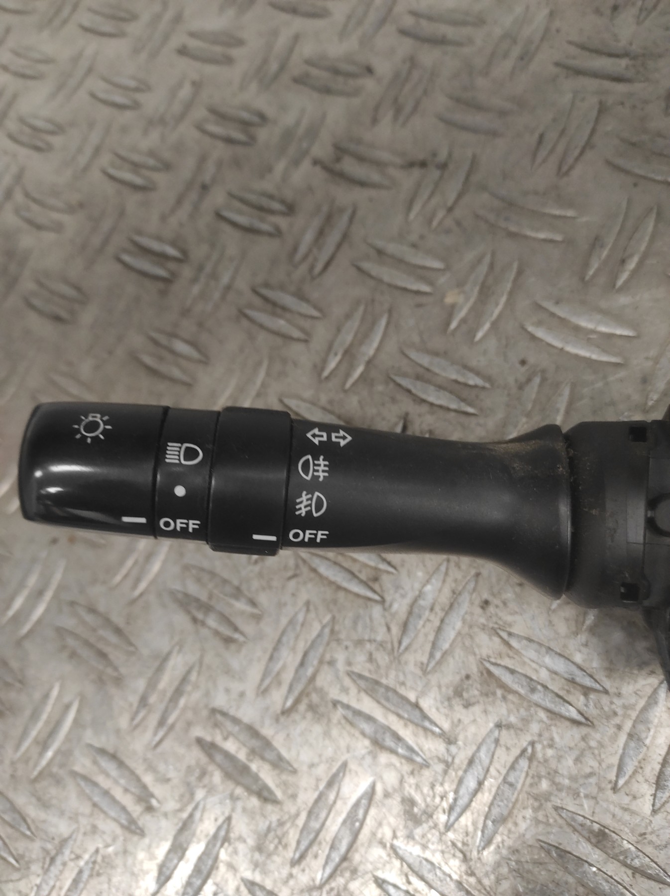 Com (Bloc Contacteur Tournant+Commodo Essuie Glace+Commodo Phare) TOYOTA RAV4 3 PHASE 1 – 17F100