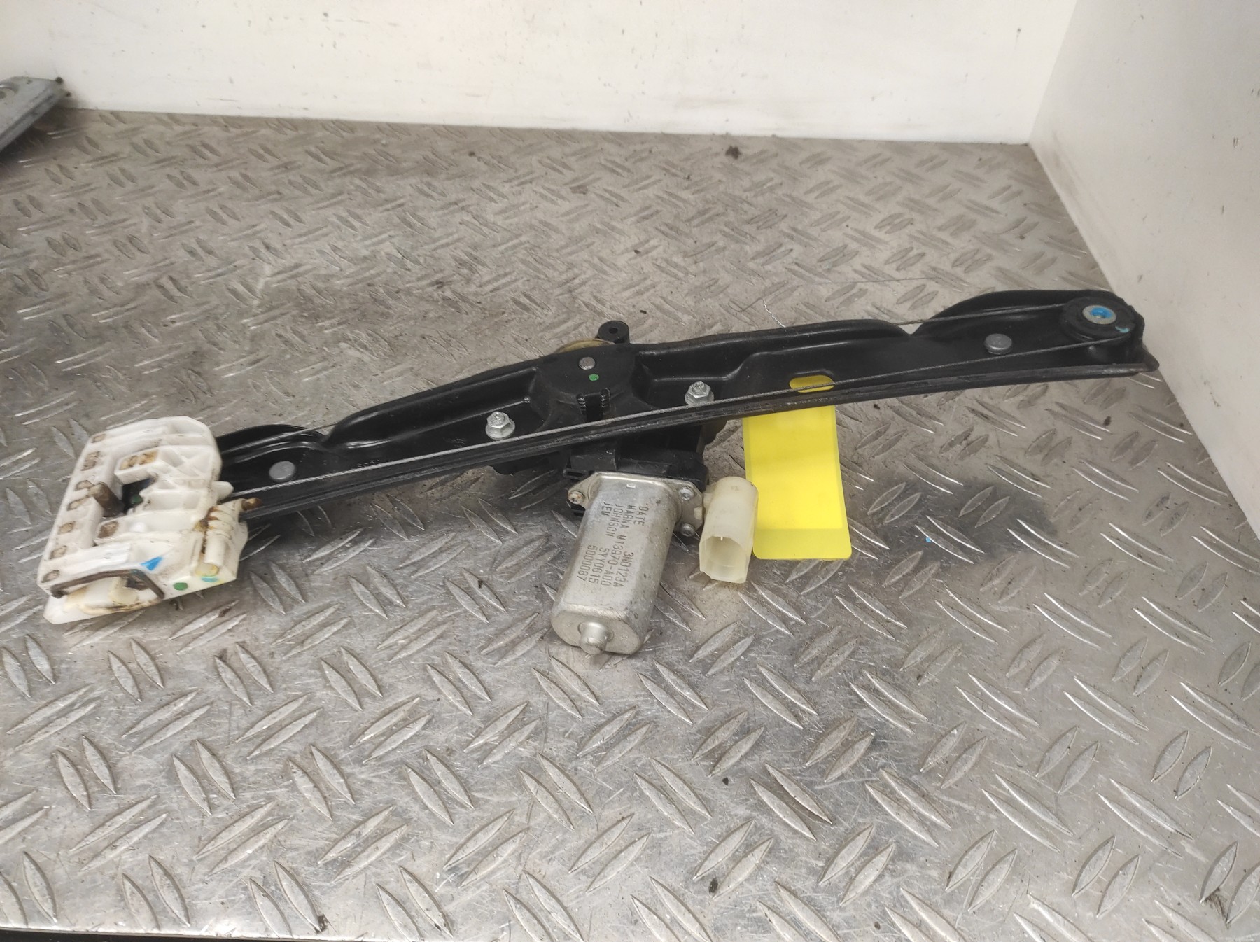 Leve vitre electrique arriere droit BMW SERIE 1 F20 PHASE 1 – 7242556