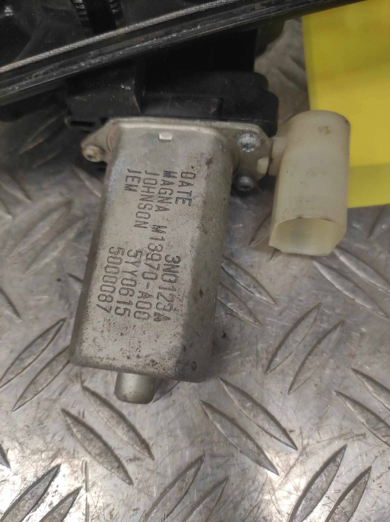 Leve vitre electrique arriere droit BMW SERIE 1 F20 PHASE 1 – 7242556