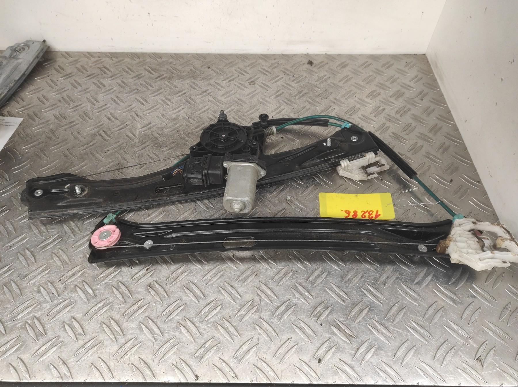 Leve vitre electrique avant gauche BMW SERIE 1 F20 PHASE 1 – 7242561
