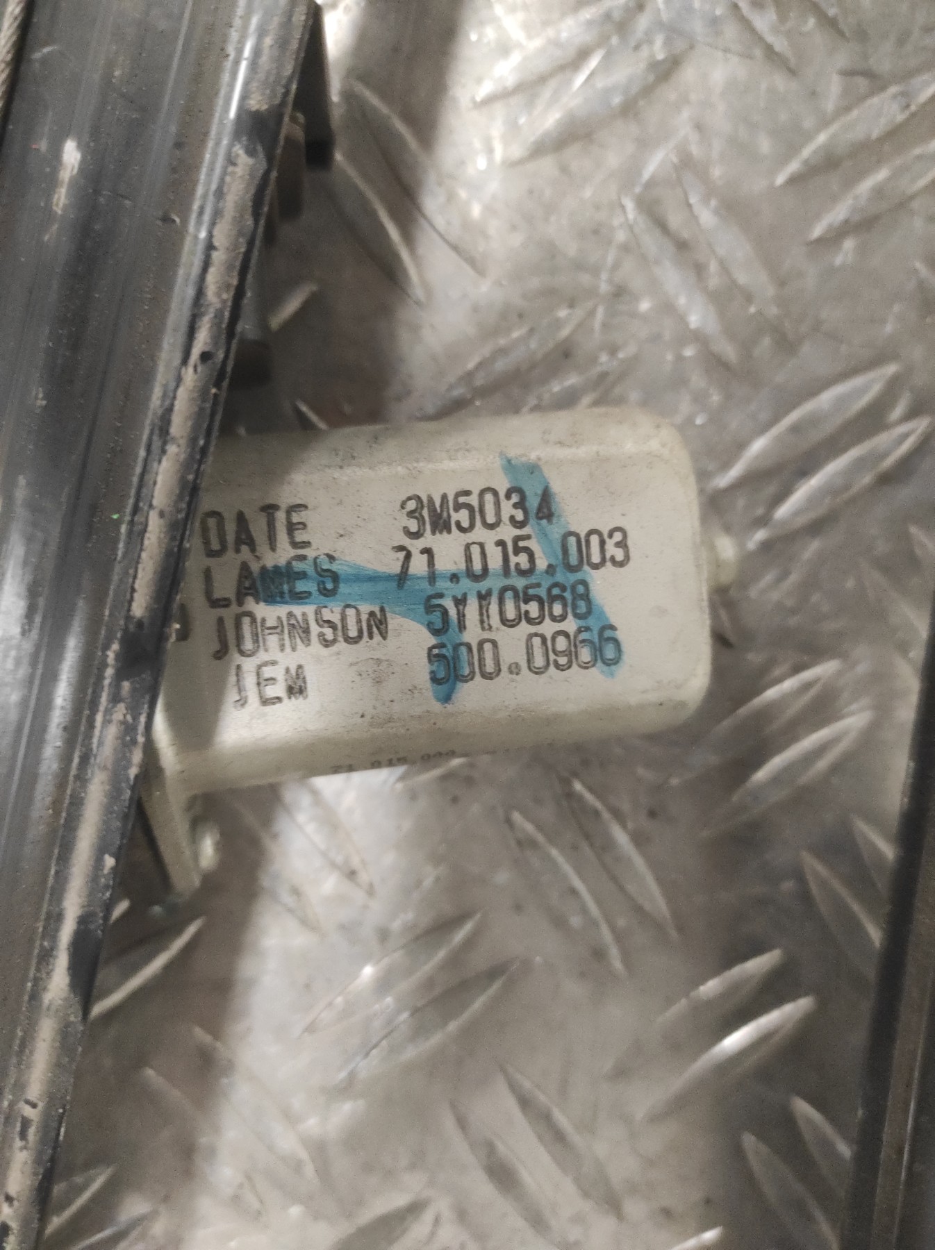 Leve vitre electrique avant gauche BMW SERIE 1 F20 PHASE 1 – 7242561