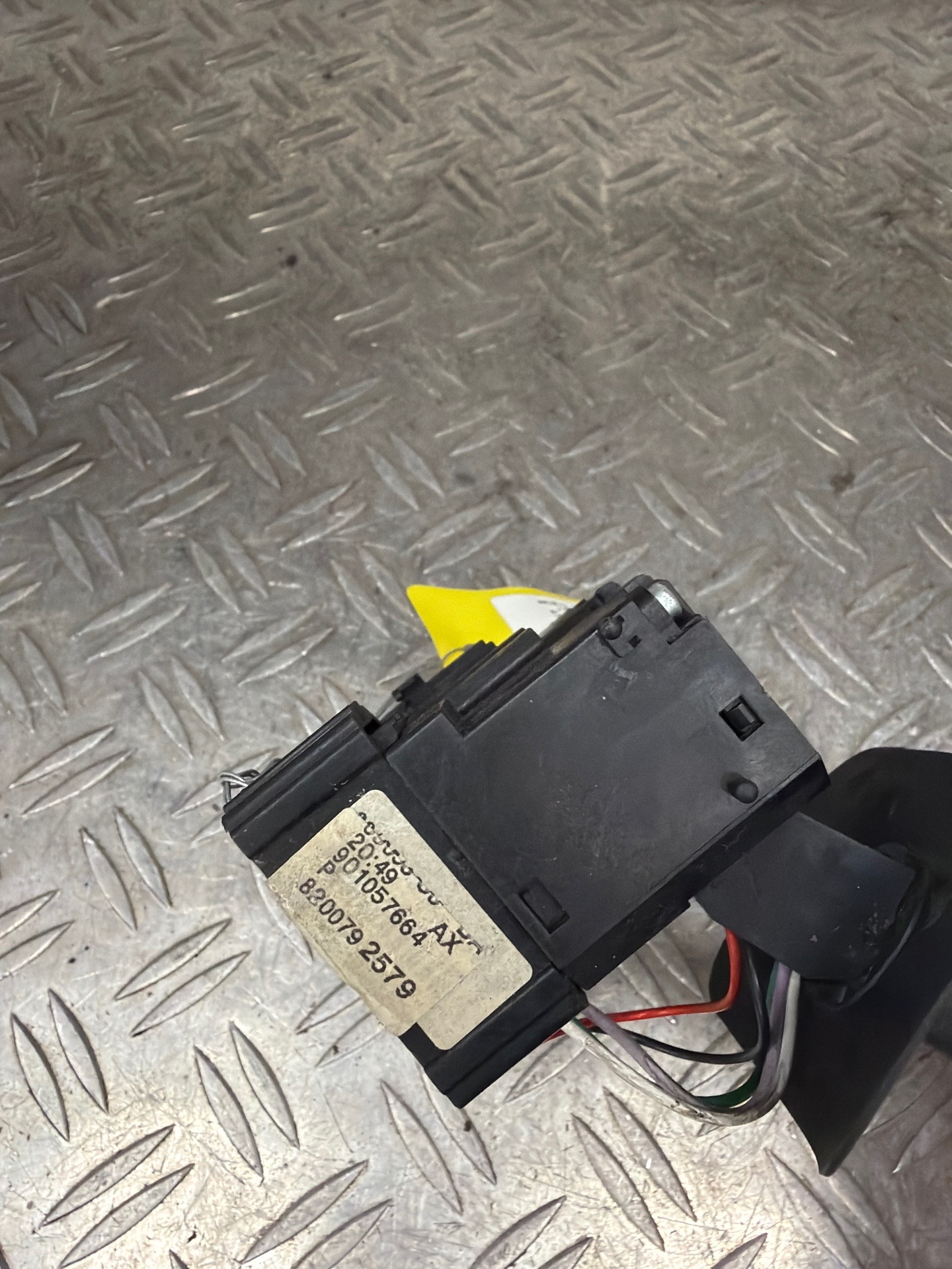Commodo phare DACIA LOGAN 1 PHASE 1 – 8200792579