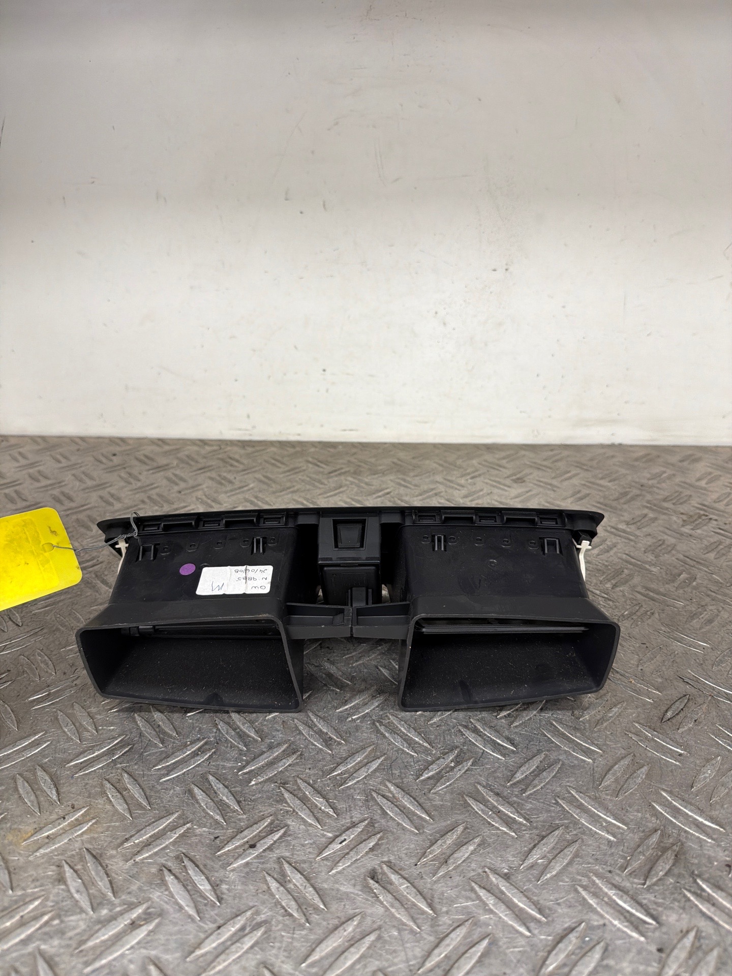 Aerateur tableau de bord RENAULT MEGANE 3 PHASE 1 – 682600016R