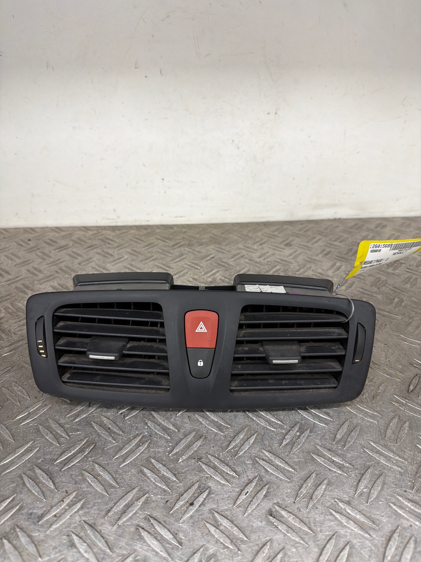 Aerateur tableau de bord RENAULT MEGANE 3 PHASE 1 – 682600016R