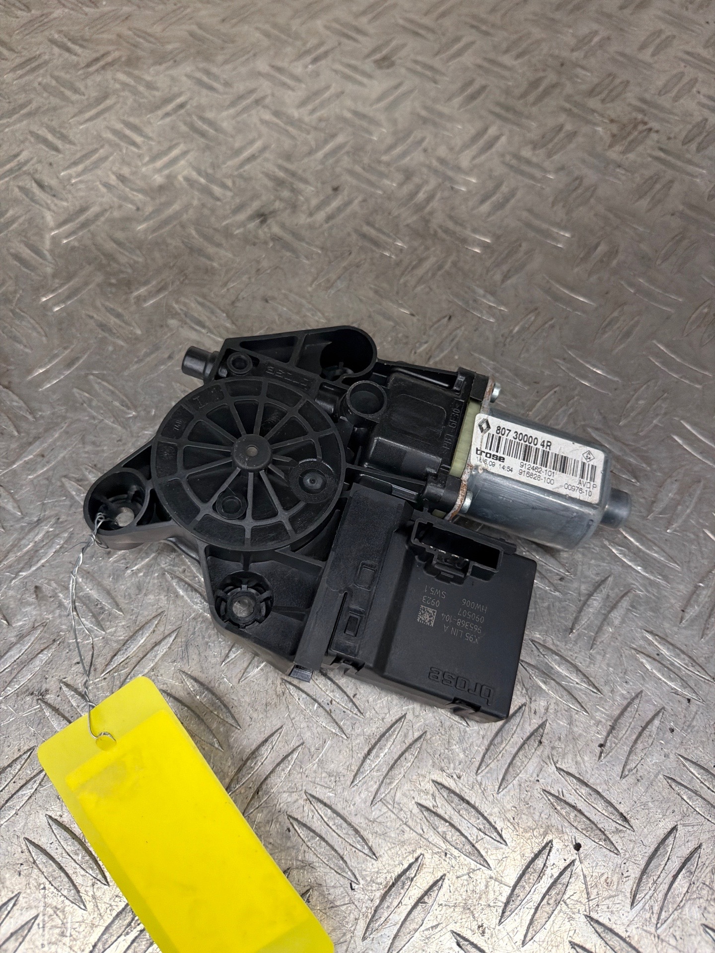 Moteur leve vitre avant gauche RENAULT MEGANE 3 PHASE 1 – 807300004R