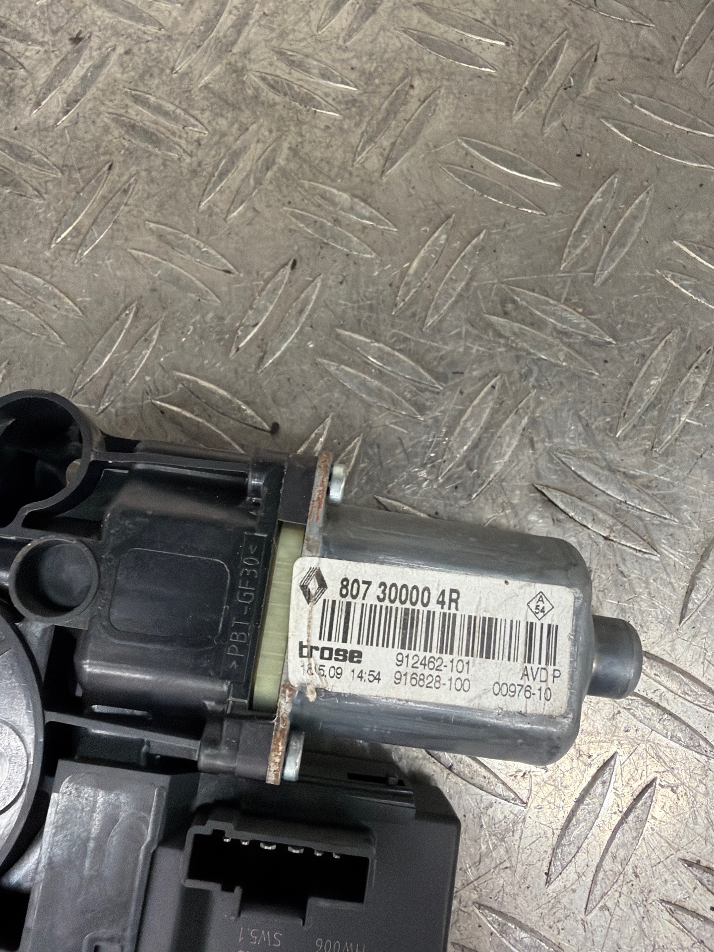 Moteur leve vitre avant gauche RENAULT MEGANE 3 PHASE 1 – 807300004R