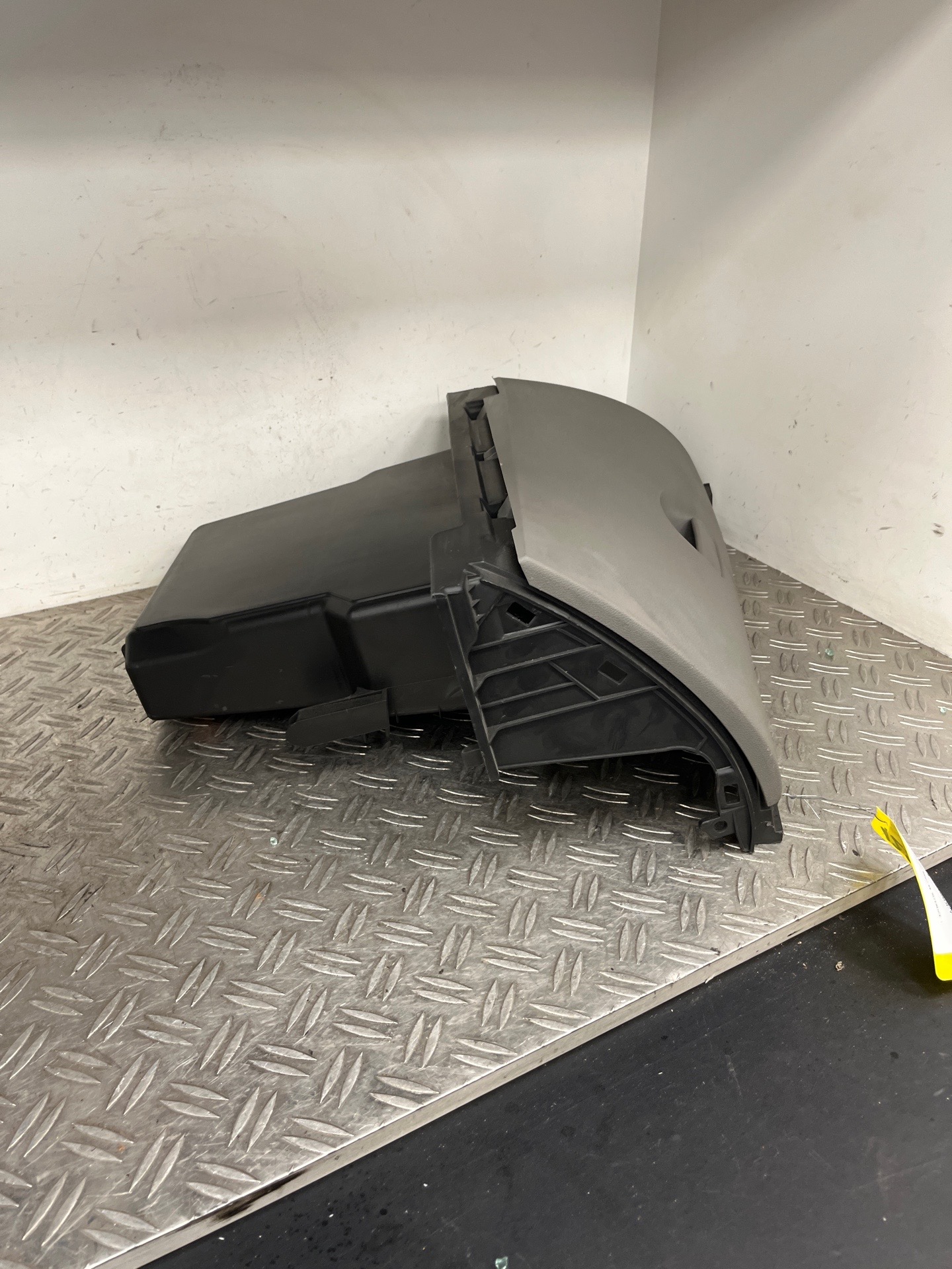 Boite a gants RENAULT MEGANE 3 PHASE 1 – 685000007R