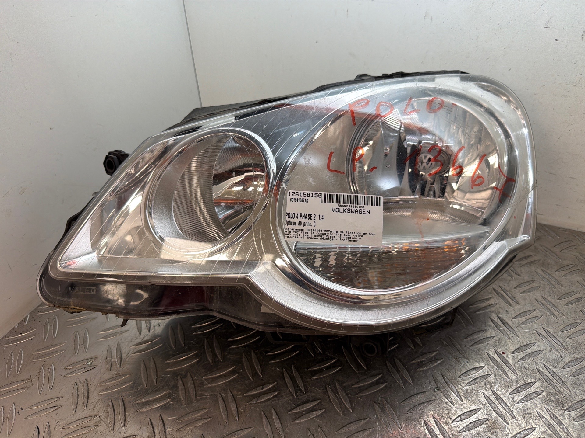 Optique avant principal gauche (feux)(phare) VOLKSWAGEN POLO 4 PHASE 2 – 6Q1941007AK