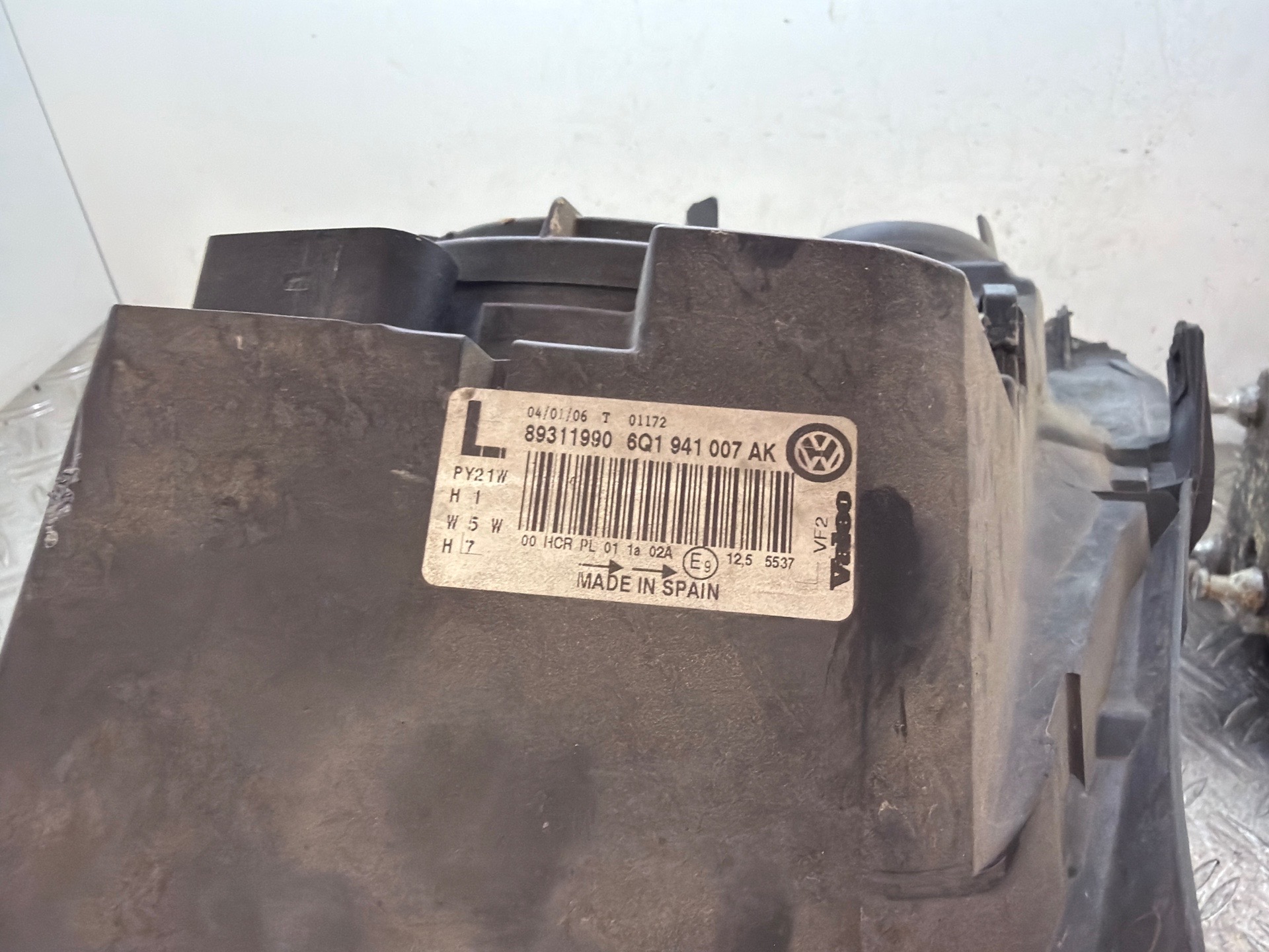 Optique avant principal gauche (feux)(phare) VOLKSWAGEN POLO 4 PHASE 2 – 6Q1941007AK