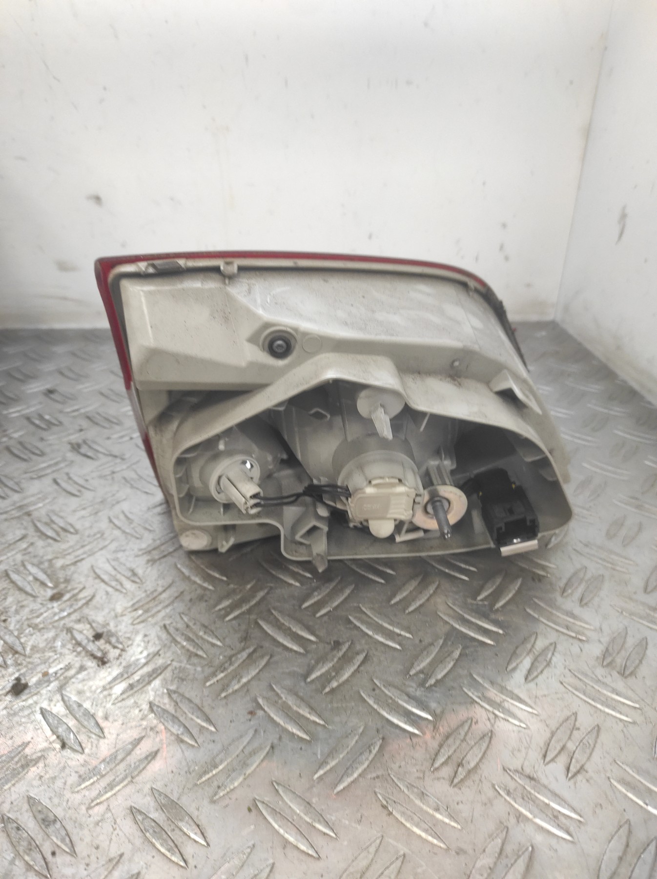 Feu arriere secondaire droit (feux) PEUGEOT 308 2 SW PHASE 1 BREAK – 9678094880