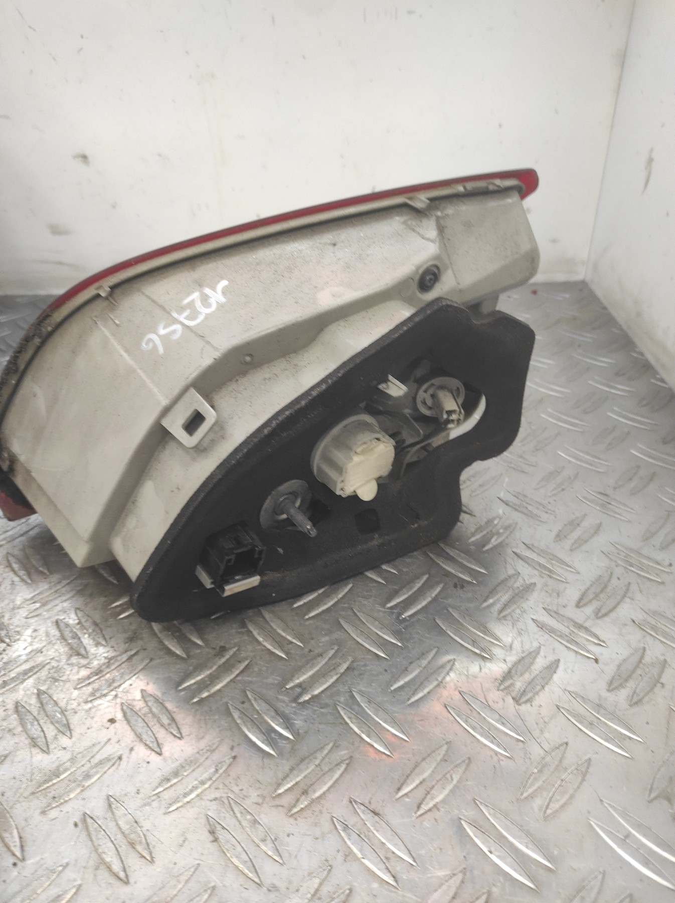 Feu arriere secondaire gauche (feux) PEUGEOT 308 2 SW PHASE 1 BREAK – 9678098080