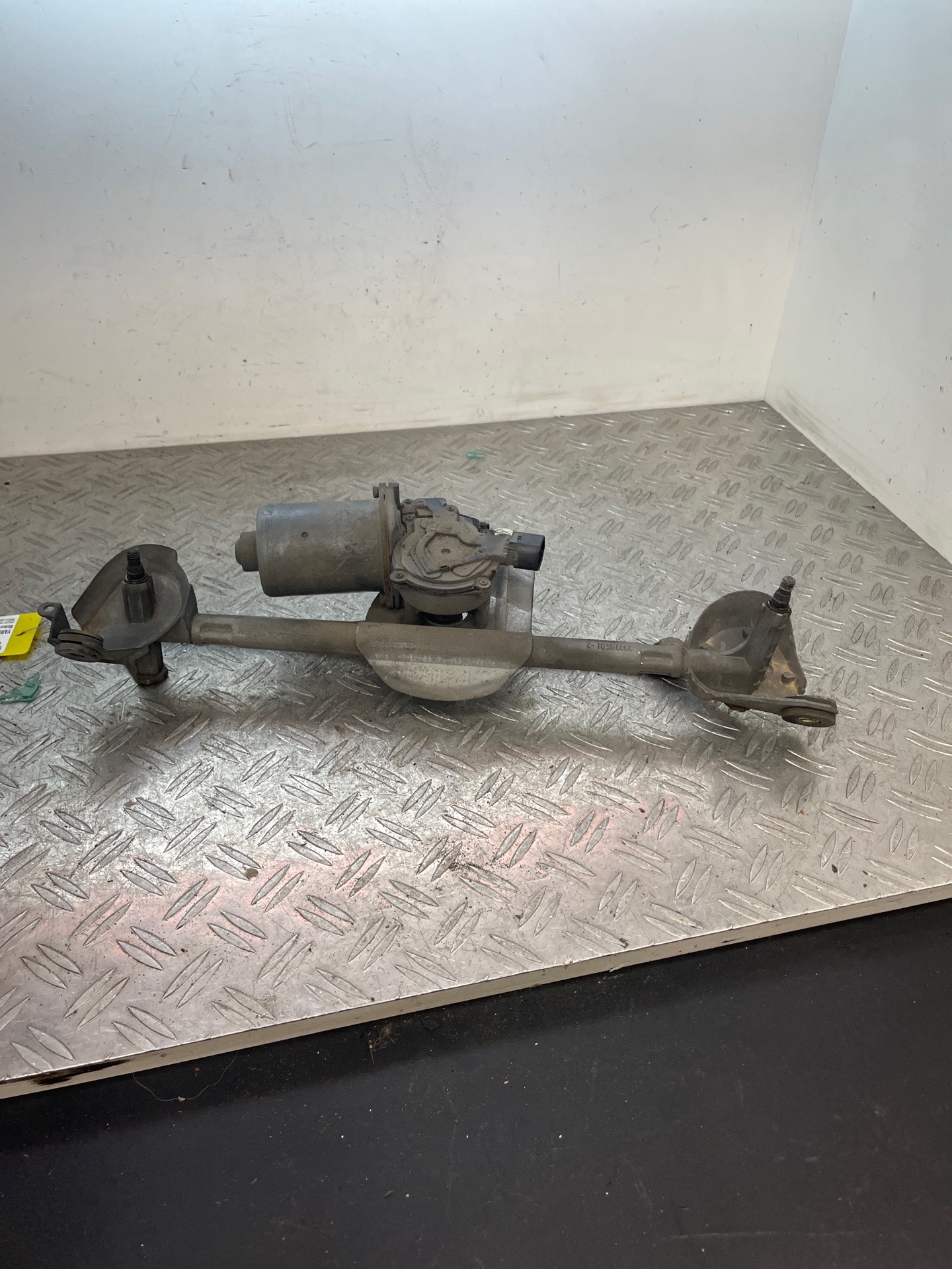 Moteur essuie glace avant TOYOTA YARIS 1 PHASE 2 – 851100D020