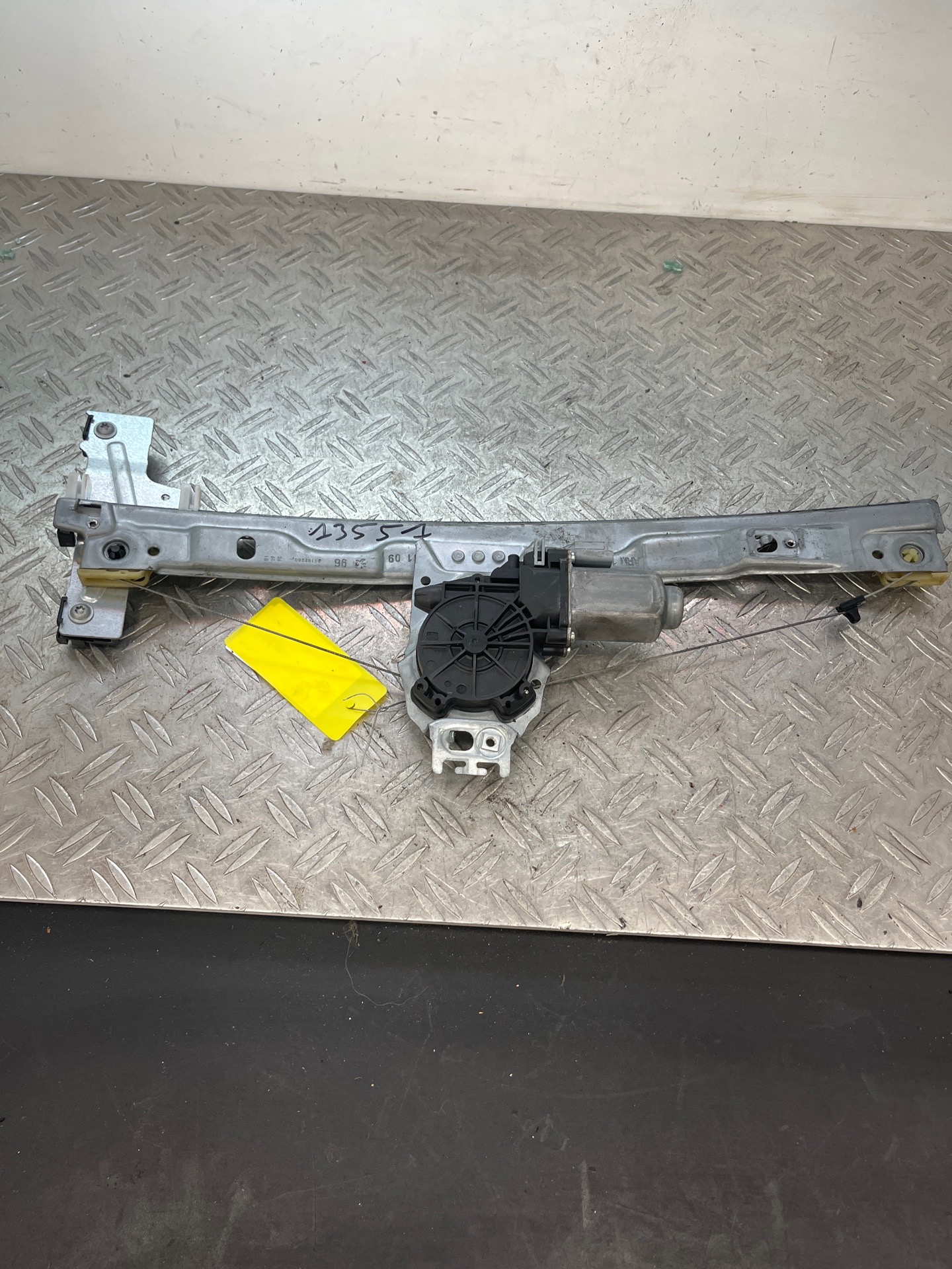 Leve vitre electrique avant droit PEUGEOT 207 PHASE 1 – 9681182280
