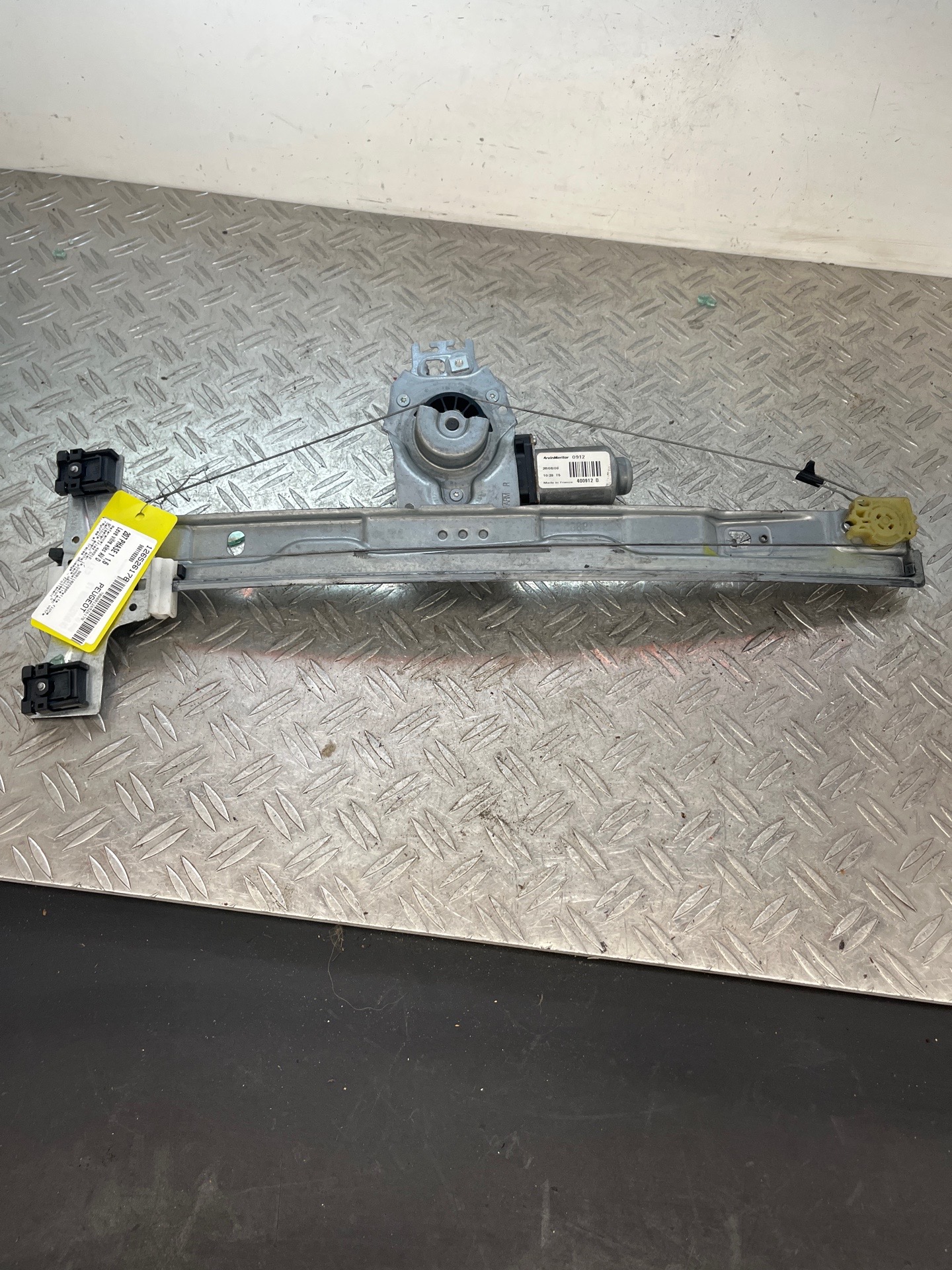 Leve vitre electrique avant droit PEUGEOT 207 PHASE 1 – 9681182280