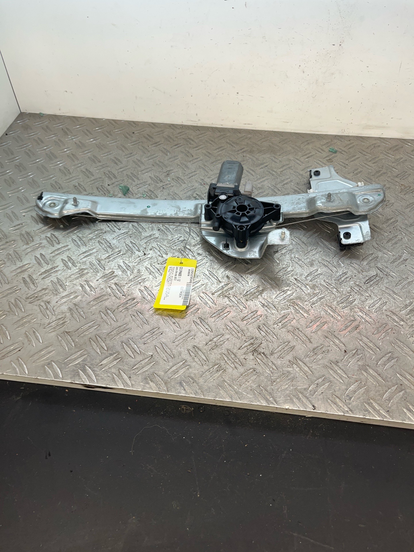 Leve vitre electrique avant droit CITROEN C3 3 PHASE 1 – 9813093180