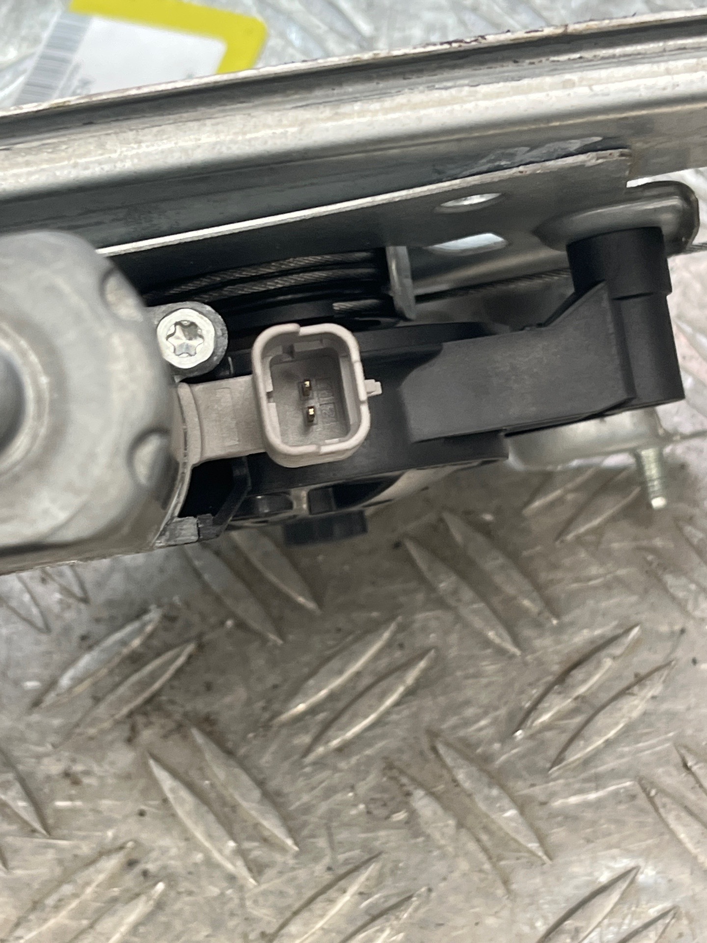 Leve vitre electrique avant droit CITROEN C3 3 PHASE 1 – 9813093180