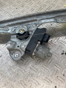 Leve vitre electrique avant gauche PEUGEOT 308 1 PHASE 1 – 9657247680