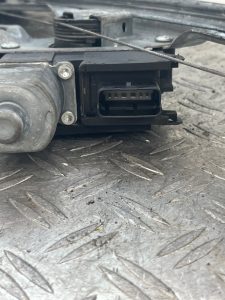 Leve vitre electrique avant gauche PEUGEOT 308 1 PHASE 1 – 9657247680