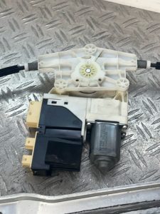 Leve vitre electrique avant gauche CITROEN C4 1 PHASE 1 – XXXX