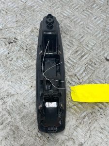 Interrupteur de leve vitre avant droit RENAULT MEGANE 3 PHASE 1 – XXXX