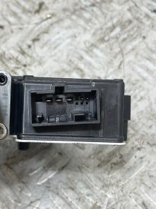 Moteur leve vitre arriere gauche VOLKSWAGEN POLO 6 PHASE 1 – 130822695