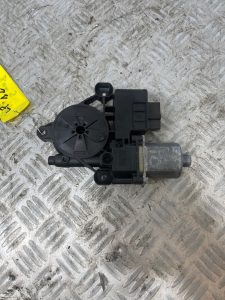 Moteur leve vitre arriere gauche VOLKSWAGEN POLO 6 PHASE 1 – 130822695