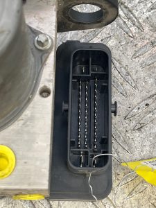 Bloc ABS (freins anti-blocage) VOLKSWAGEN POLO 6 PHASE 1 – 2Q0614517