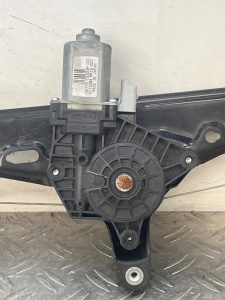 Leve vitre electrique avant droit NISSAN PULSAR – 807003ZL0