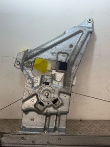 Leve vitre electrique avant droit MERCEDES SPRINTER – A9067200146