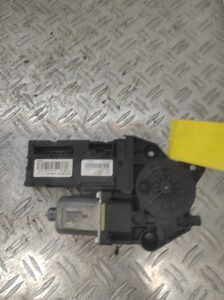 Moteur leve vitre avant gauche RENAULT MEGANE 3 PHASE 1 COUPE – 130822478