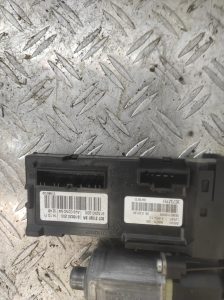 Moteur leve vitre avant gauche RENAULT MEGANE 3 PHASE 1 COUPE – 130822478