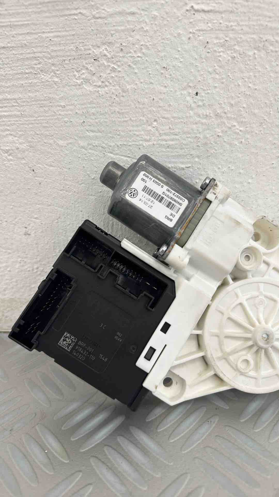 Moteur leve vitre avant gauche VOLKSWAGEN TIGUAN 1 PHASE 2 – 5N0959701G