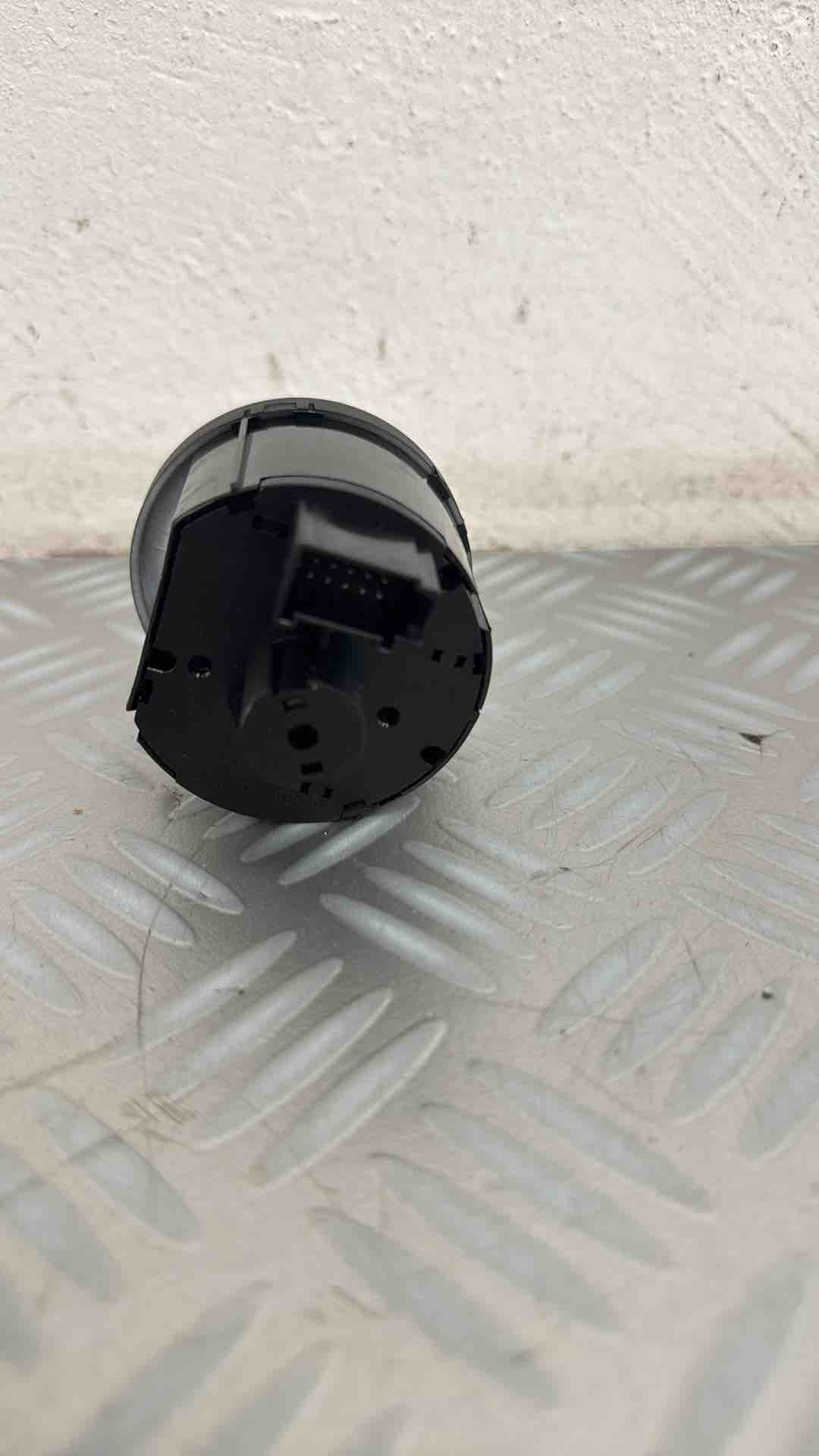 Commande de phare VOLKSWAGEN TIGUAN 1 PHASE 2 – 3C8941431A