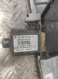 Leve vitre electrique avant droit PEUGEOT 208 1 PHASE 1 – 9674254380