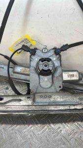 Leve vitre electrique avant gauche RENAULT CLIO 3 PHASE 2 – 400856E