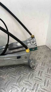 Leve vitre electrique avant gauche RENAULT CLIO 3 PHASE 2 – 400856E