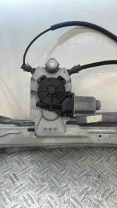 Leve vitre electrique avant droit RENAULT CLIO 3 PHASE 2 – 400957E