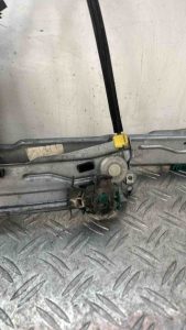 Leve vitre electrique avant droit RENAULT CLIO 3 PHASE 2 – 400957E