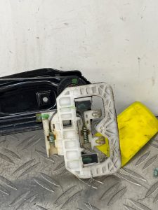 Leve vitre electrique avant gauche IVECO DAILY 6 PHASE 1 – 5801901053