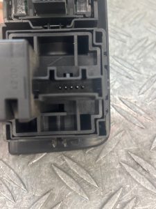 Commande de reglage hauteur de phare RENAULT MEGANE 3 PHASE 1 – 251900001R