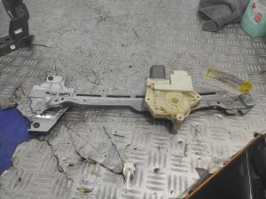 Leve vitre electrique arriere droit PEUGEOT 308 2 SW PHASE 1 BREAK – 9678189980