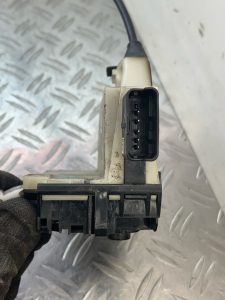 Serrure avant droit CITROEN DS5 PHASE 1 – 9686919180