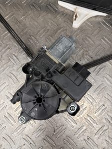Leve vitre electrique arriere droit SEAT ARONA PHASE 1 – 6F0839462B