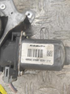 Leve vitre electrique avant droit RENAULT TWINGO 2 PHASE 1 – 400956C